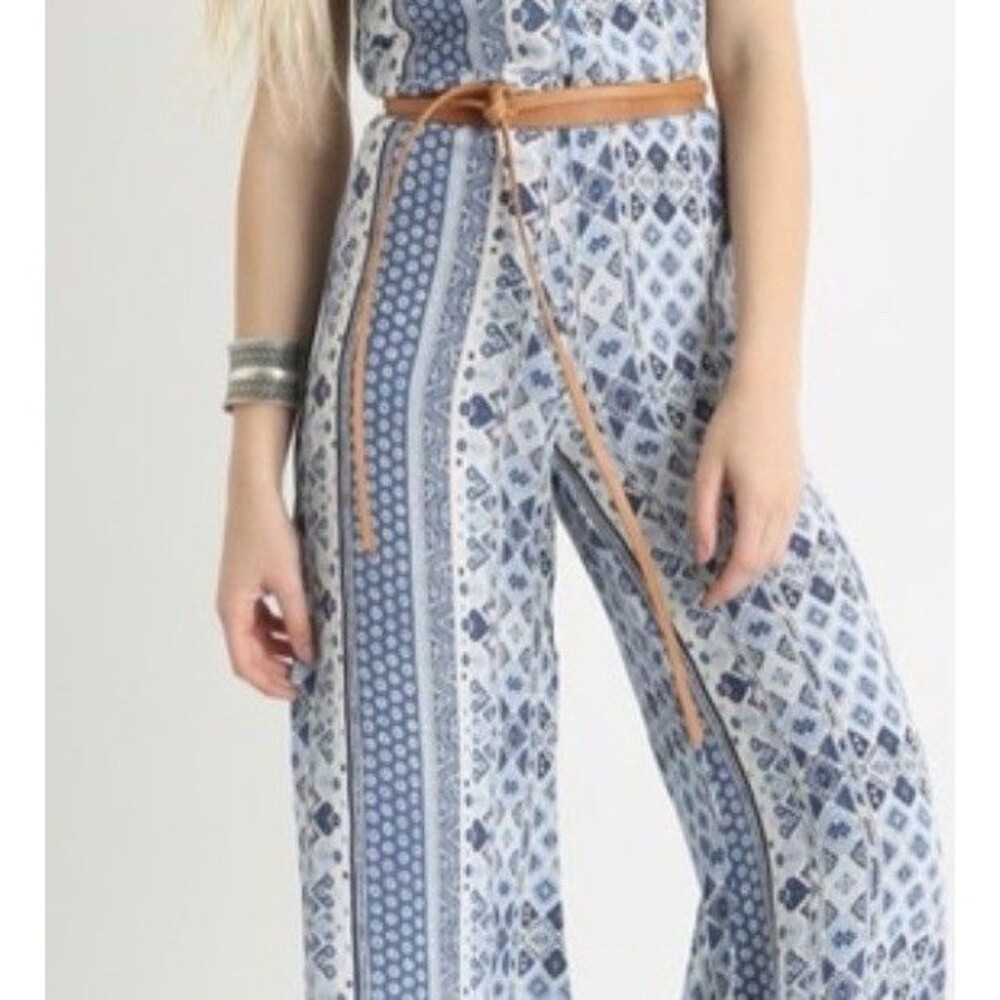 Olivaceous Sleeveless Open Back Wide Leg Jumpsuit in Blue & White Size M EUC!!